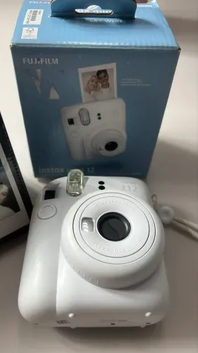 Câmera Instax Mini 12 + Porta Retratos