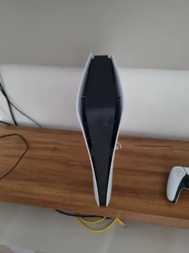 PS5 slim digital, semi-novo (2 meses de uso) 