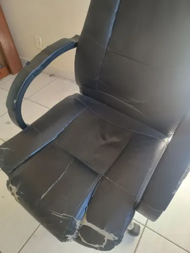 Cadeira presidente (precisa só arrumar a base)