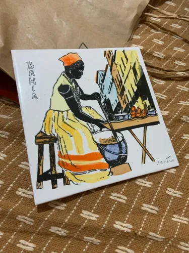 azulejo decorativo assinado pelo artista Prentice Carvalho
