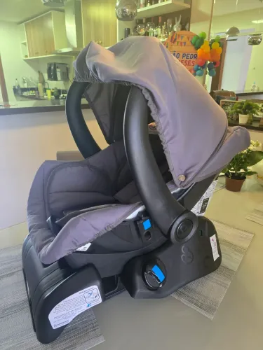 Bebê conforto com suporte