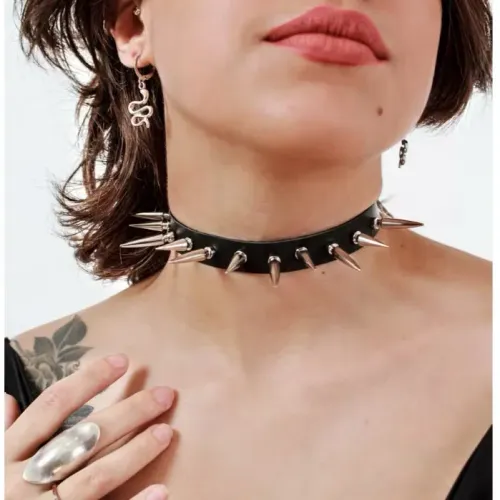 Choker Gargantilha Punk Rock Feminina Spike Prateada Couro Sintetico OFF