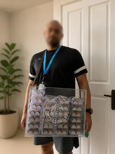 Expositor de Acrílico para 56 Caixinhas de  Brigadeiro e Bolo no Pote