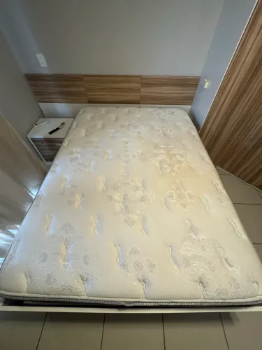 CAMA + COLCHÃO EURO CASAL À VENDA - ÓTIMO ESTADO 