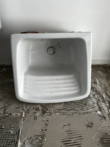 VENDO TANQUE EM LOUÇA