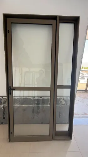 Porta de Alumínio Premium com Vidro + Painel Lateral | 1,26 x 2,28 m | Nova | Fechadura Ud