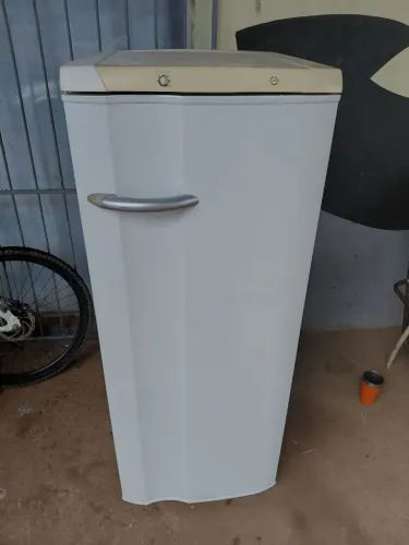 Geladeira Electrolux simples. $450