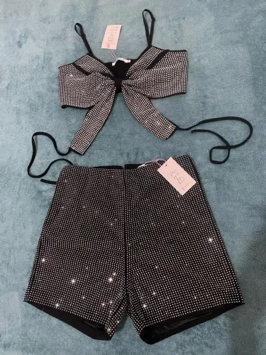 Roupa com brilhinhos ideal para festivais e festas