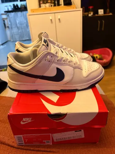 Tenis Nike Dunk Low Retro TAM 38 (branco com azul marinho)