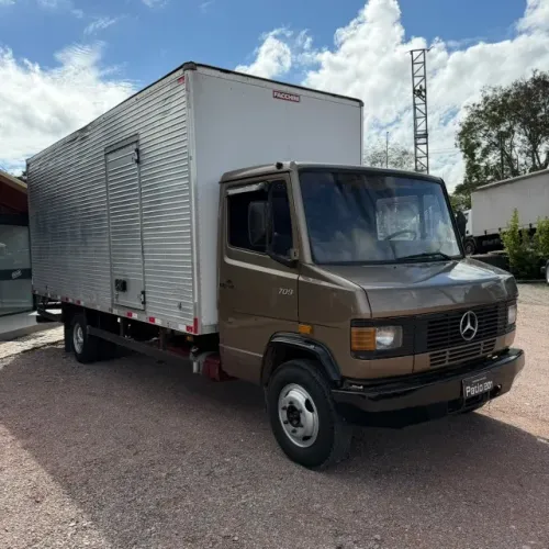Caminhão MERCEDES BENZ MB 709 3/4 Baú Furgão ANO 1990