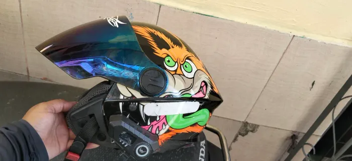 Capacete coiote já completo com telecomunicador