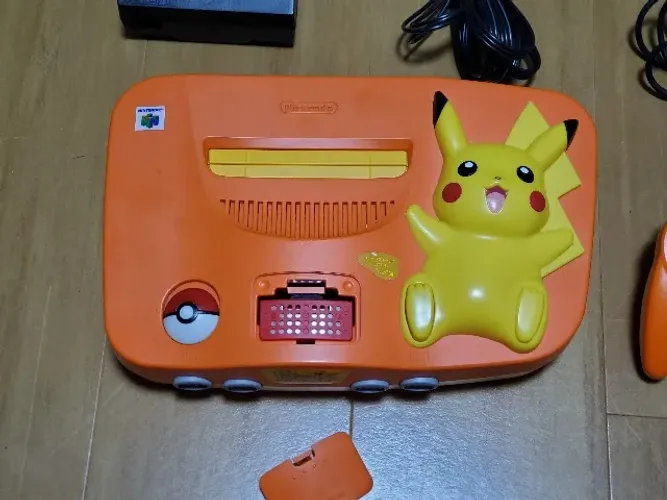 Nintendo 64 pikachu laranja com memory pack- Edição limitada 
