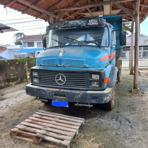 Caminhão Mercedes Benz 1113 caçamba toco