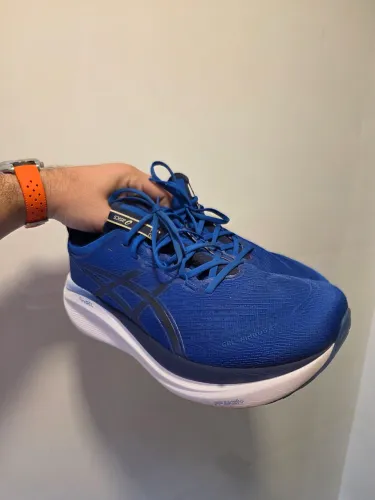 Asics Nimbus 27 - Número 43 Azul