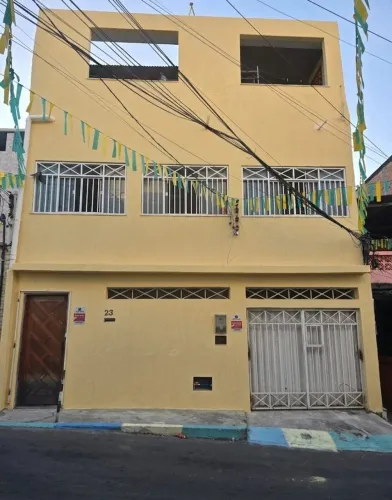 CASA GRANDE COM 2 ANDAR.