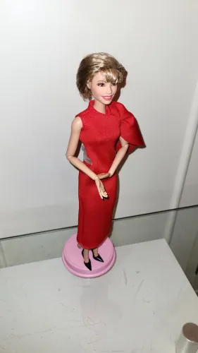 Barbie Isabel Allende Série Mulheres Inspiradoras Da Mattel.