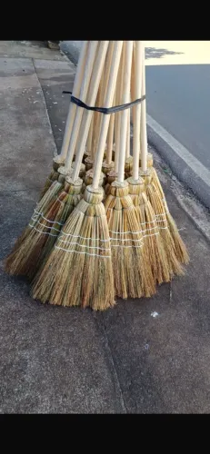 Vendo vassoura caipira de otima qualidade