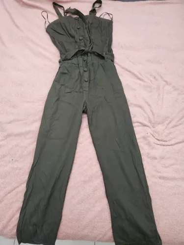 Macacão verde Semi novo. Em ótimo estado. Tamanho M. R$ 50