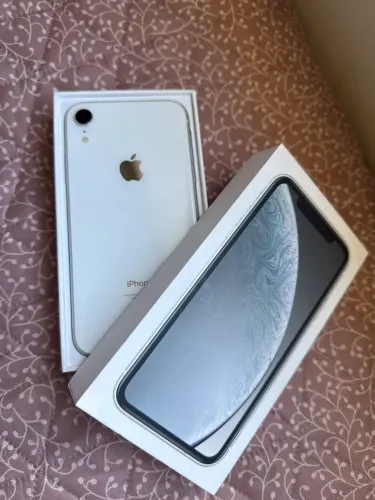 iPhone XR branco 128gb