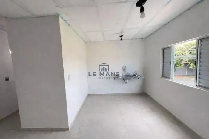 Kitnet para alugar em Piracicaba, Piracicamirim, com 1 quarto, com 30 m²