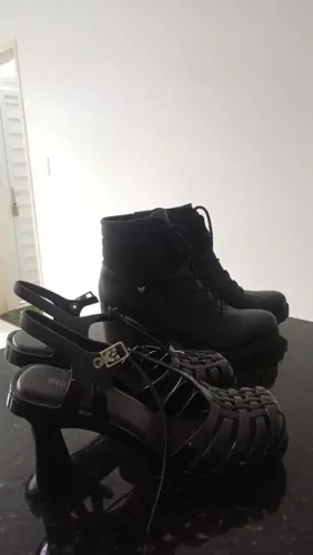 Vendo essa bota tudo tamanho 36 valor 200,00