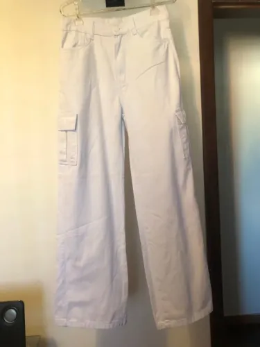 Calça Branca com bolsos nas laterais - Tam 38