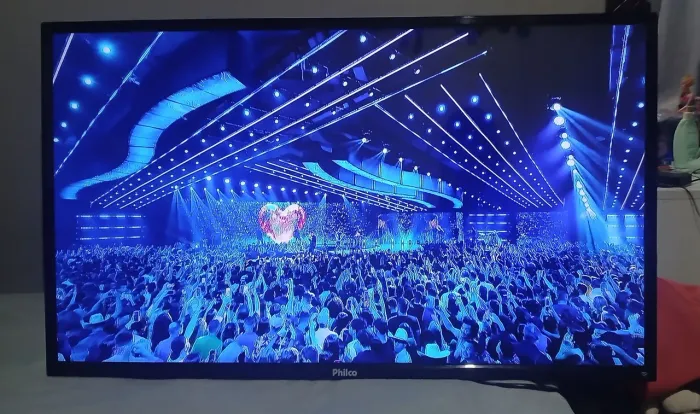 Smart TV Philco 39 polegadas mais suporte articulado de brinde