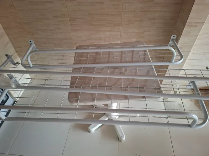 Cabides para loja ou closet. São 6 unidades.