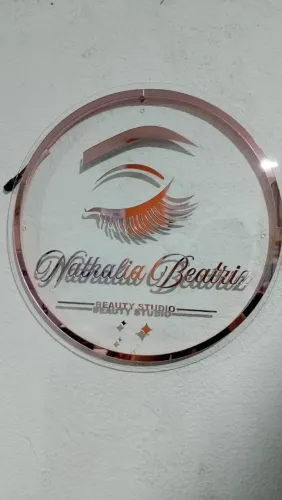 Placas em acrílico néon
