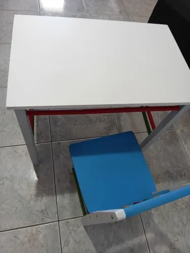 Mesa e cadeira infantil