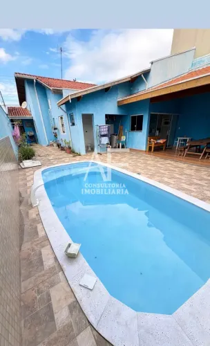 Casa com piscina no Bonfim