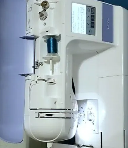 Máquina de bordar Brother pe770