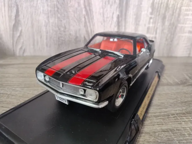 Chevrolet 1967 CAMARO Z-28 Road Signature 1/18