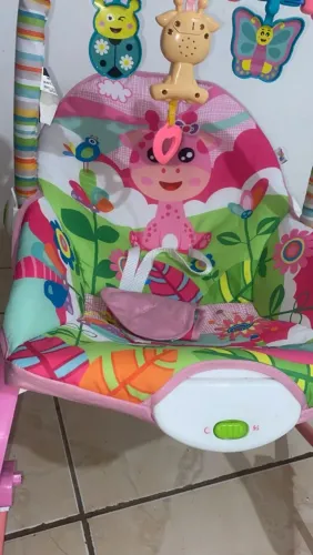 Cadeirinha de bebê que vibra e toca