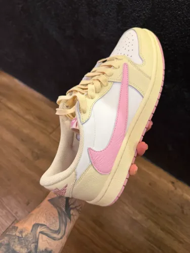 Tênis Air Jordan 1 Low Travis Scott