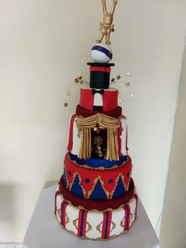 Bolos Fake temas diversos , mesas decorativas - para festas
