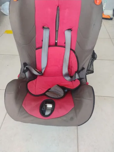 Cadeirinha de bebê usada