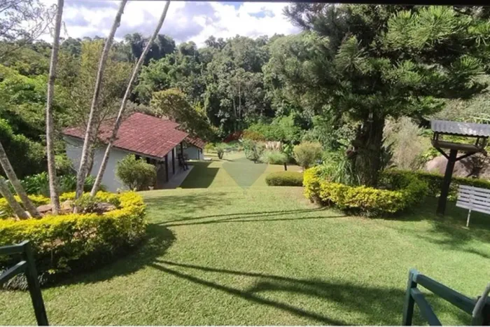 Casa em condomínio, 5 quartos, bosque e cachoeira privativa com vista para a serra, Joanóp