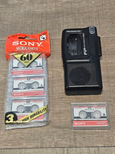 Mini gravador Panasonic com fitas