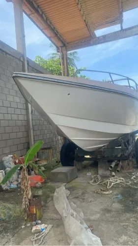 Casco real Marine modelo hawk 32 pés 