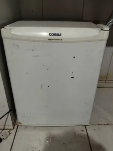 Frigobar Consul compacto 80L