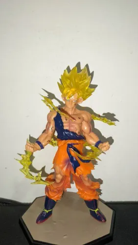 ? Action Figure Goku Super Sayajin - Dragon Ball Z (Com Efeito de Ki Aura) - NOVO!