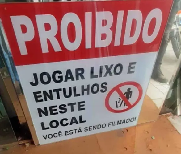 Placa de vidro temperado.
