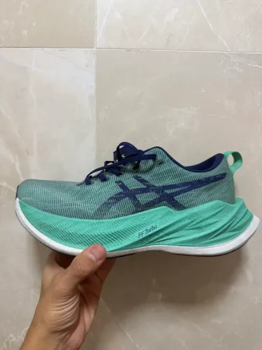 Tênis Asics Superblast