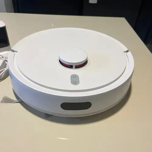 Robô aspirador de pó recarregável