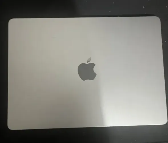 Macbook Air M2 Prata