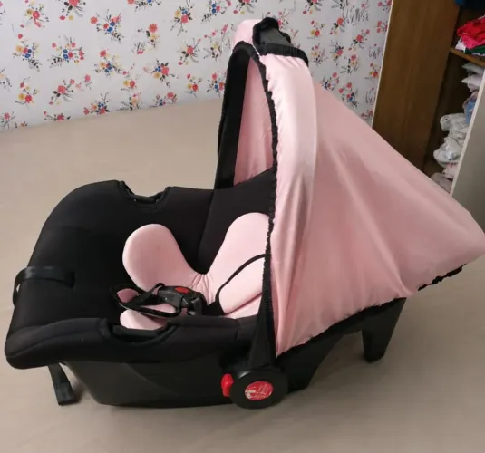 Bebê conforto com pouco uso completo