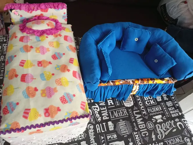 Cama e sofá infantil  $30 os dois 