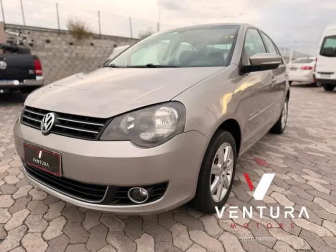 Volkswagen Polo Sedan 1.6 MI Total Flex 8V 4P 2013