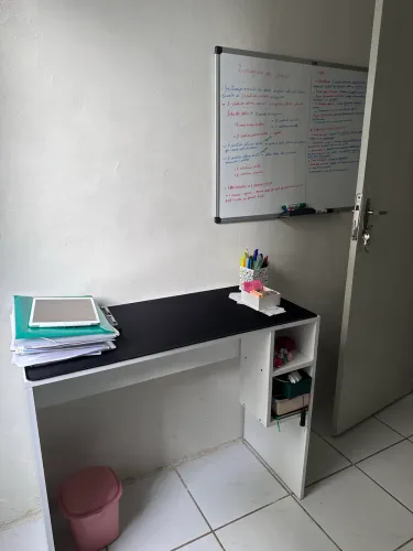 Vendo escrivaninha em perfeito estado